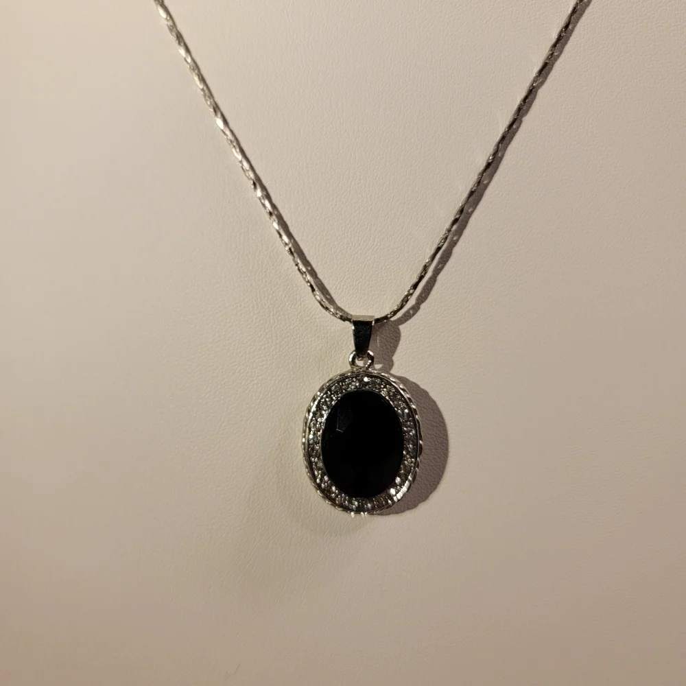 Silvertone Black Glass Stone with CZs Pendant Necklace and Pierced Earri… - Picture 4 of 9